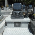 藤枝市の藤枝霊園にグランブルーとＧ６８８を使った洋型のきれいなお墓が完成しました。